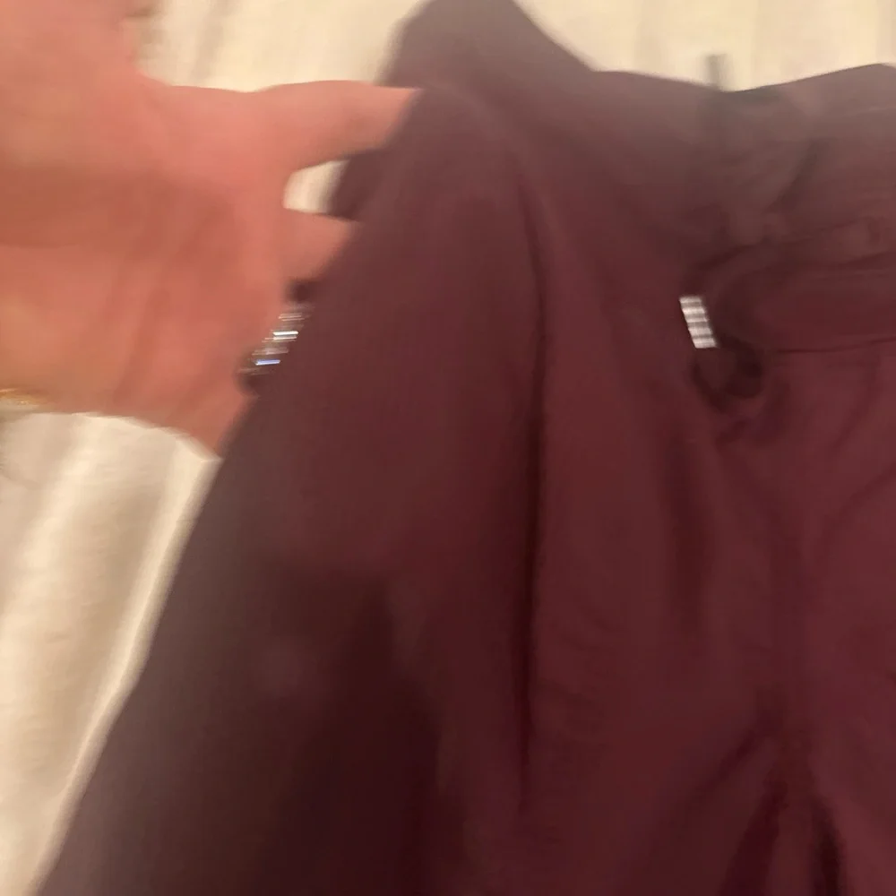 lululemon athletica woman’s Burgundy Joggers - Picture 4 of 6